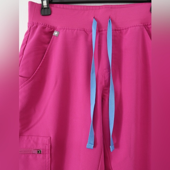 FIGS Limited Edition Raspberry Sorbet Set - Picture 8 of 10